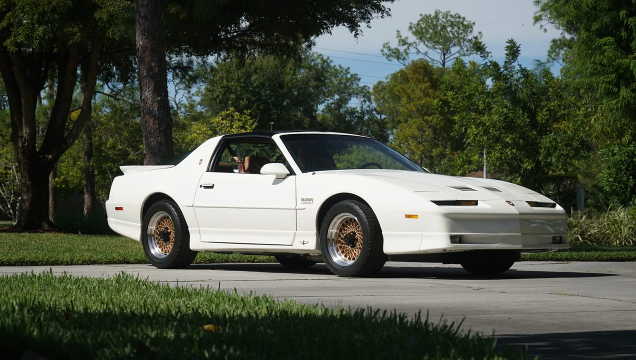 1989 Pontiac Firebird Trans Am 3rd Gen - Image 16 of 31