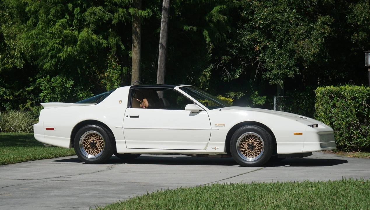 1989 Pontiac Firebird Trans Am 3rd Gen - Image 17 of 31