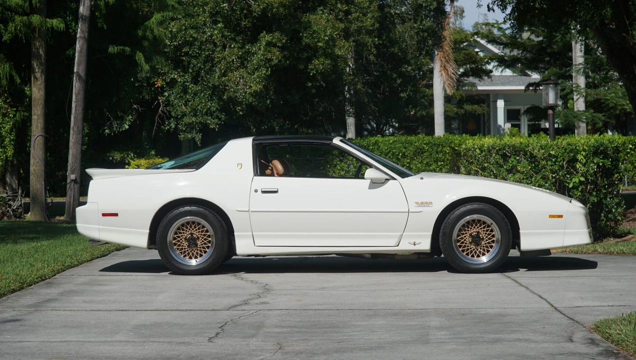 1989 Pontiac Firebird Trans Am 3rd Gen - Image 18 of 31