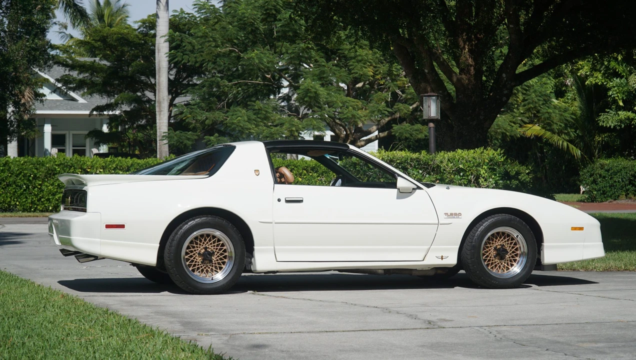 1989 Pontiac Firebird Trans Am 3rd Gen - Image 19 of 31