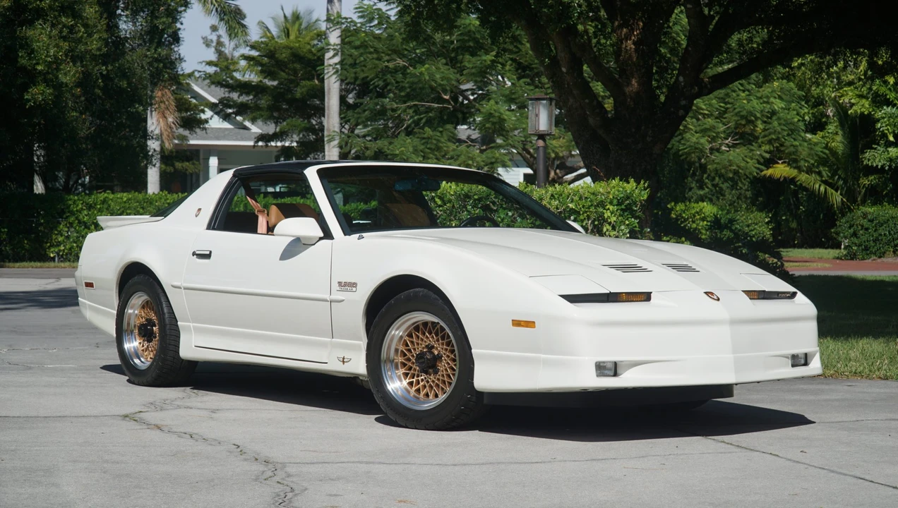 1989 Pontiac Firebird Trans Am 3rd Gen - Image 15 of 31