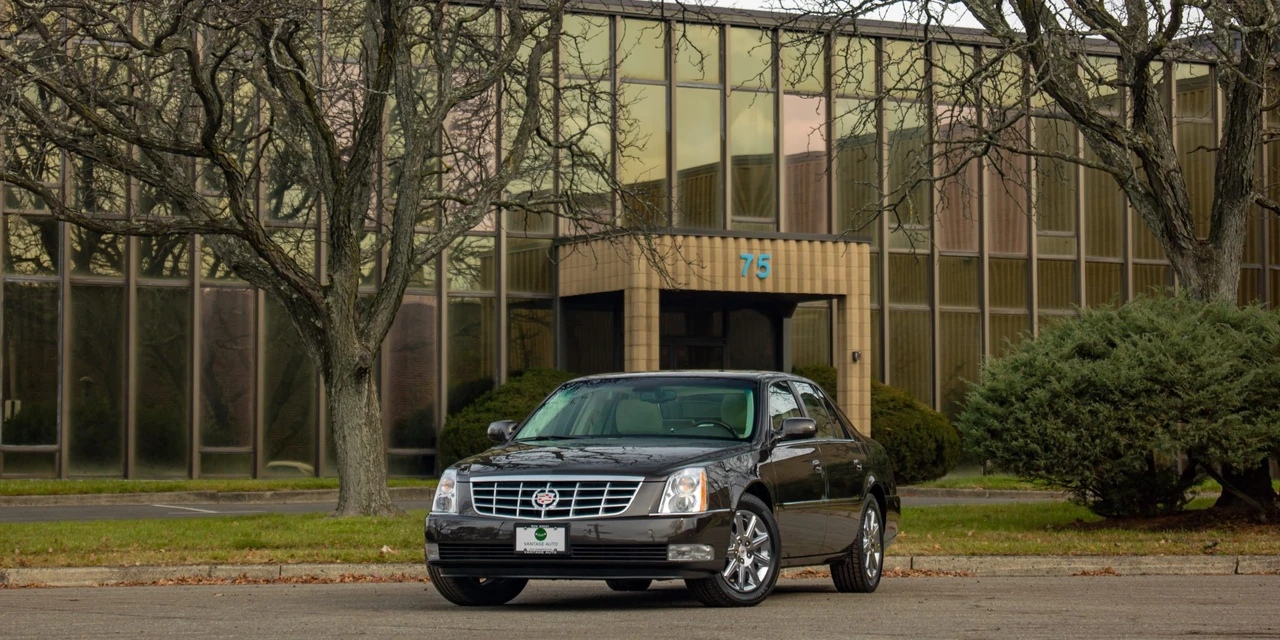 2009 Cadillac DTS - Image 3 of 31