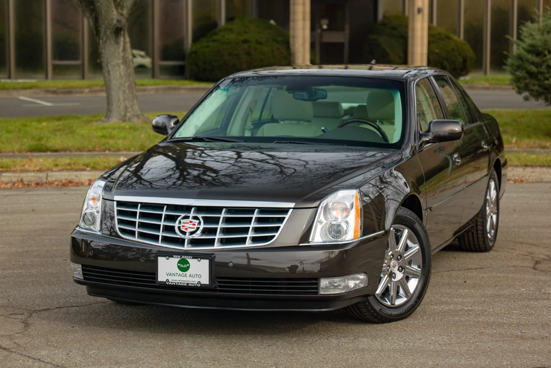 2009 Cadillac DTS - Image 8 of 31