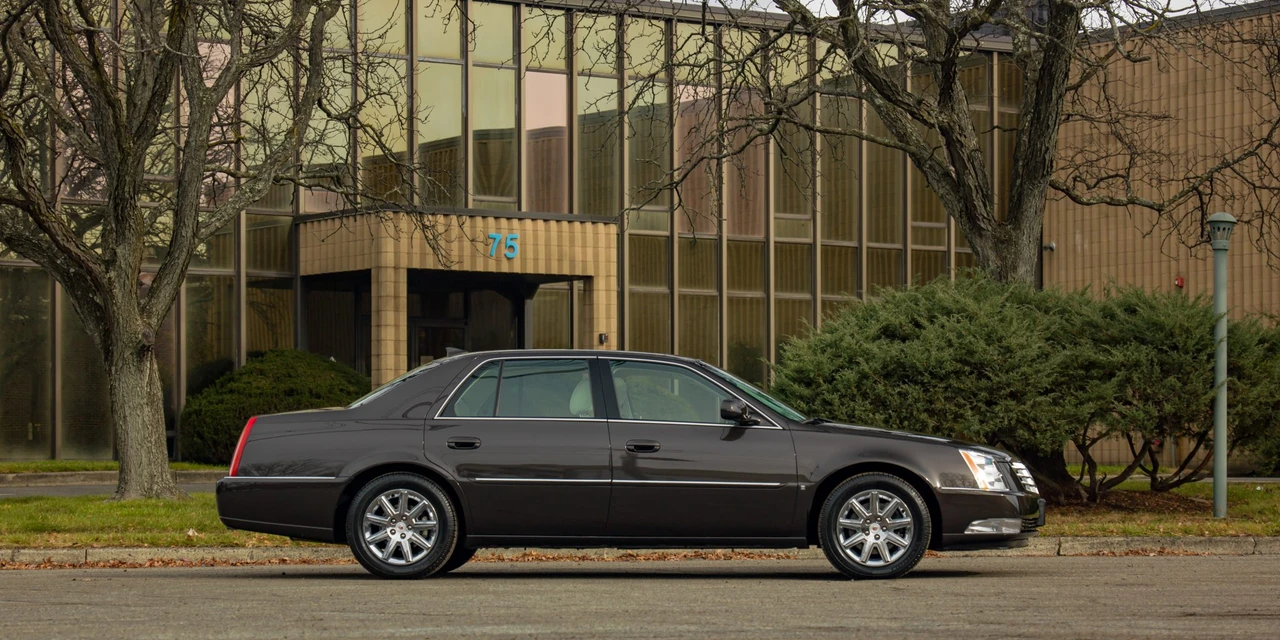 2009 Cadillac DTS - Image 24 of 31