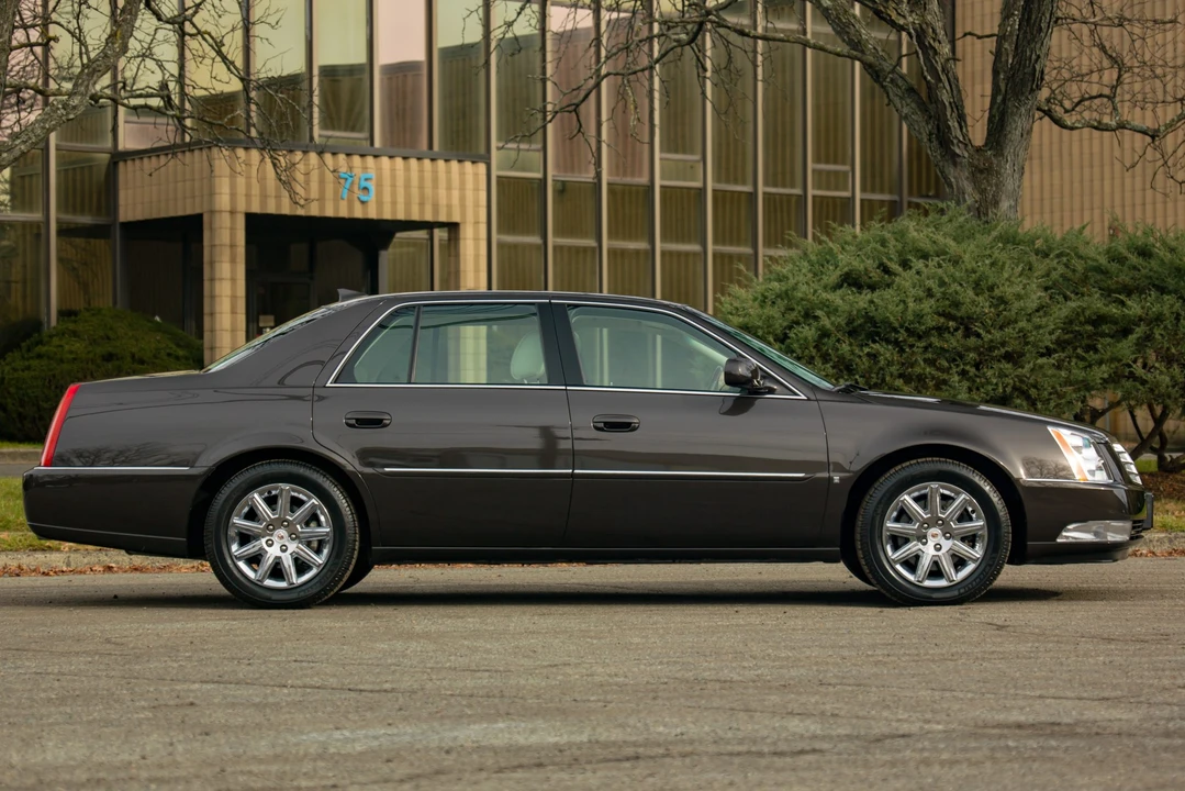 2009 Cadillac DTS - Image 23 of 31