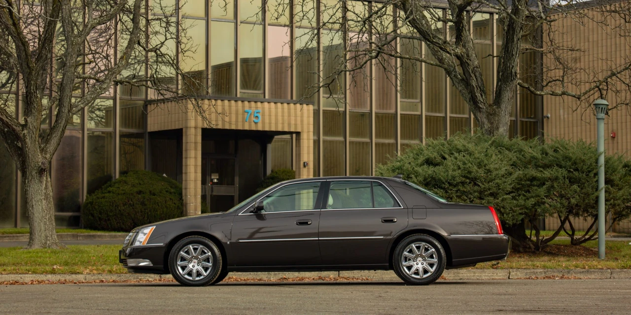 2009 Cadillac DTS - Image 10 of 31