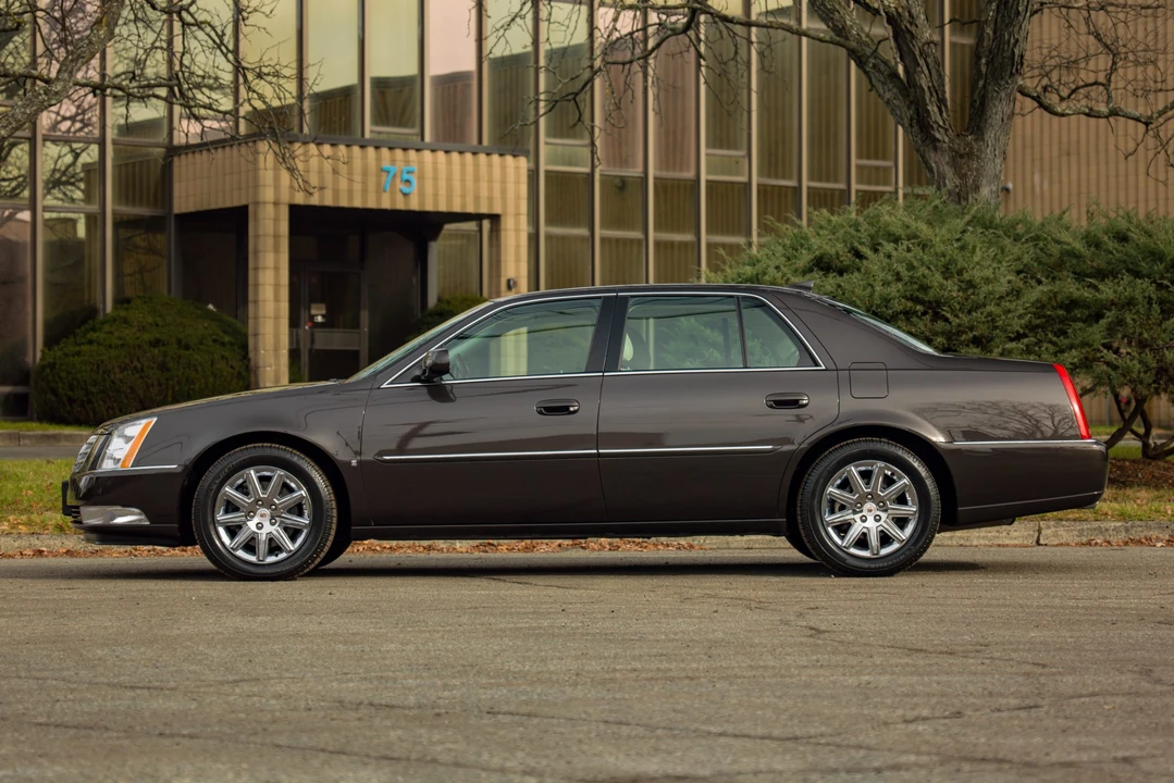 2009 Cadillac DTS - Image 11 of 31