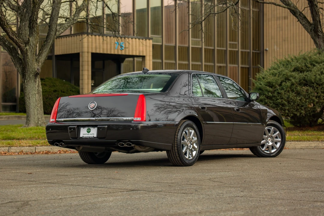 2009 Cadillac DTS - Image 19 of 31