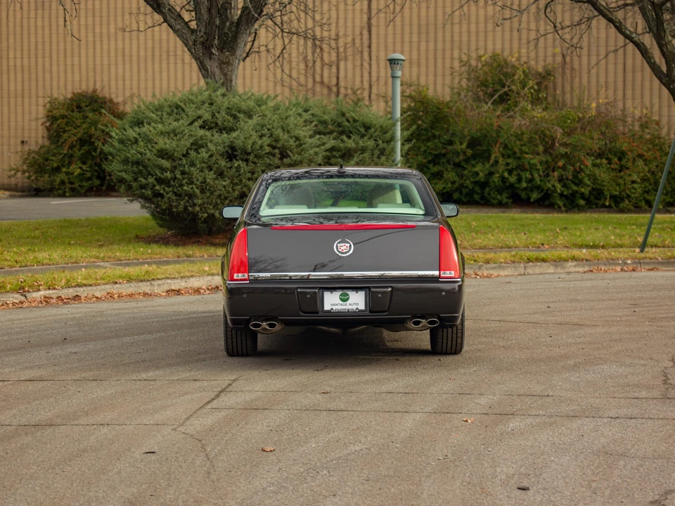 2009 Cadillac DTS - Image 13 of 31