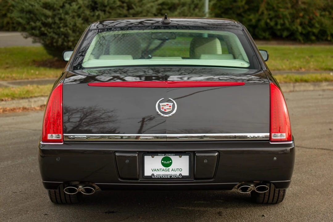 2009 Cadillac DTS - Image 14 of 31