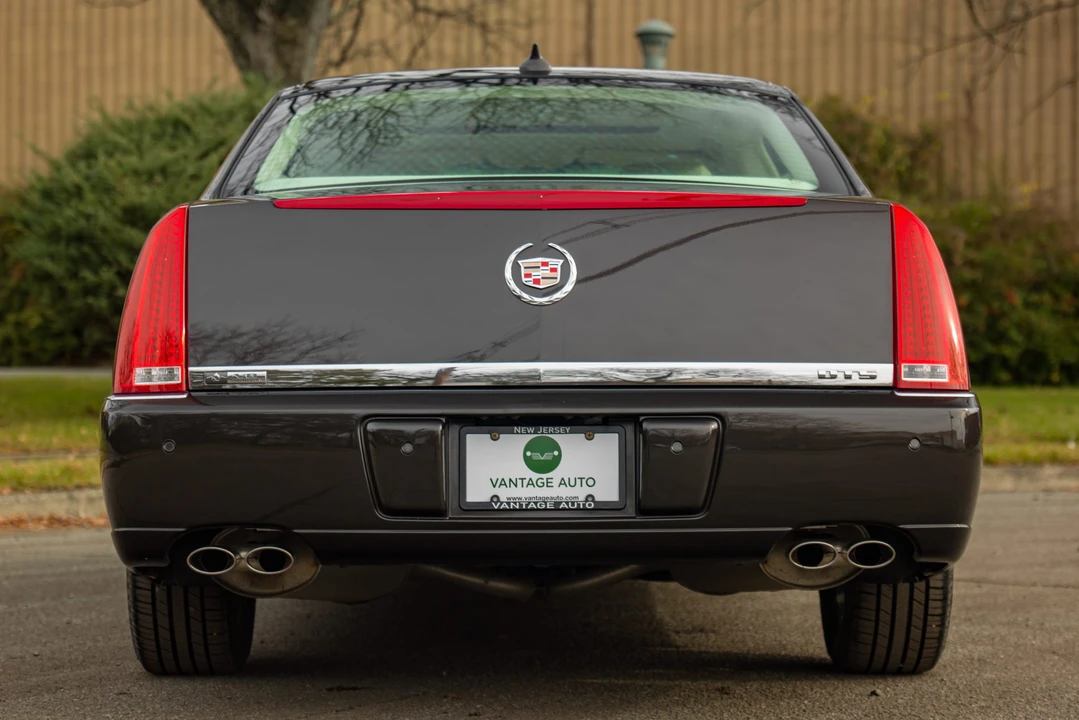 2009 Cadillac DTS - Image 15 of 31