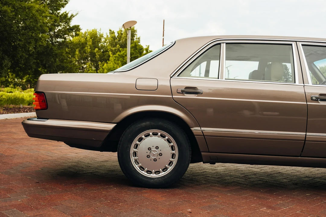 1989 Mercedes-Benz W126 S-Class Sedan - Image 20 of 31