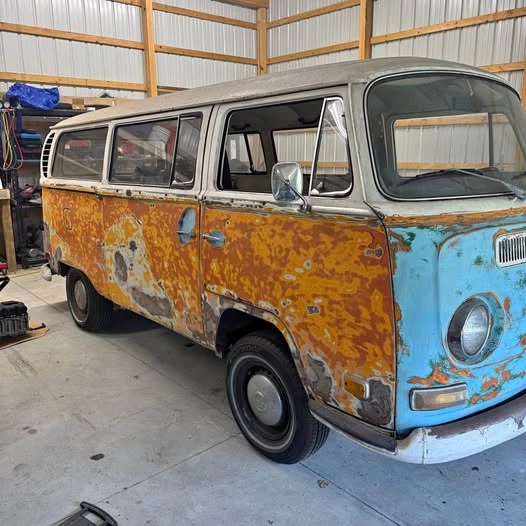Volkswagen Type 2 - Image 1 of 1