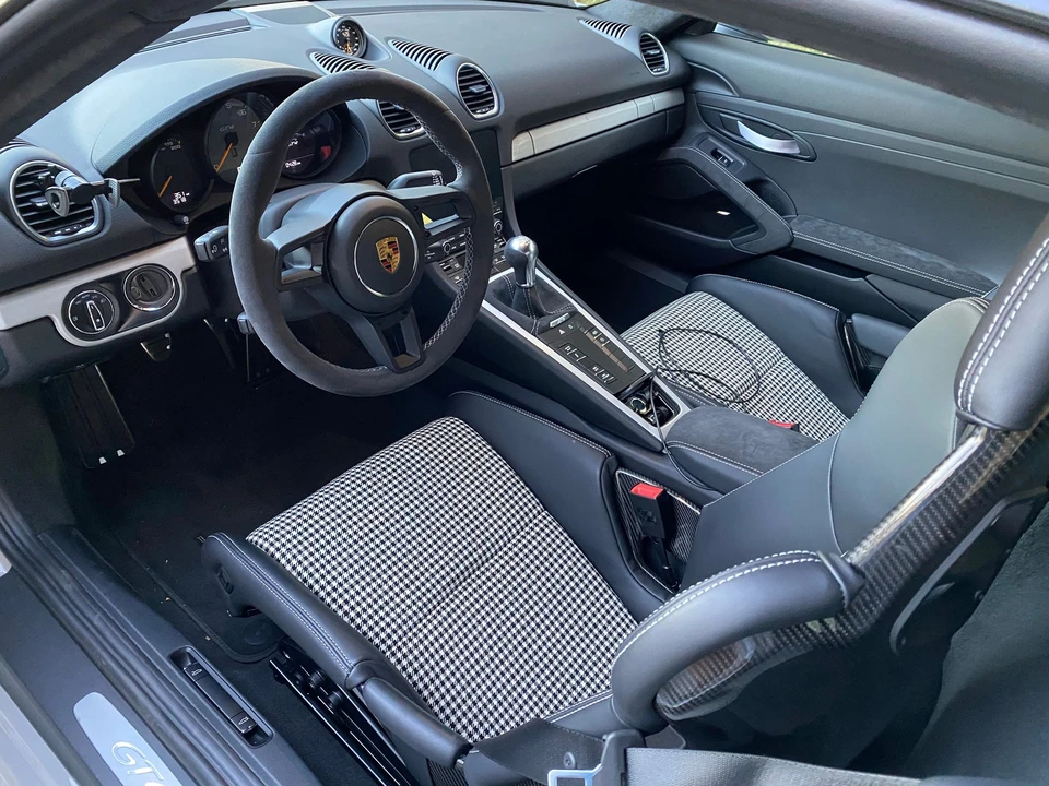 2020 Porsche 718 Cayman GT4 - Image 4 of 7