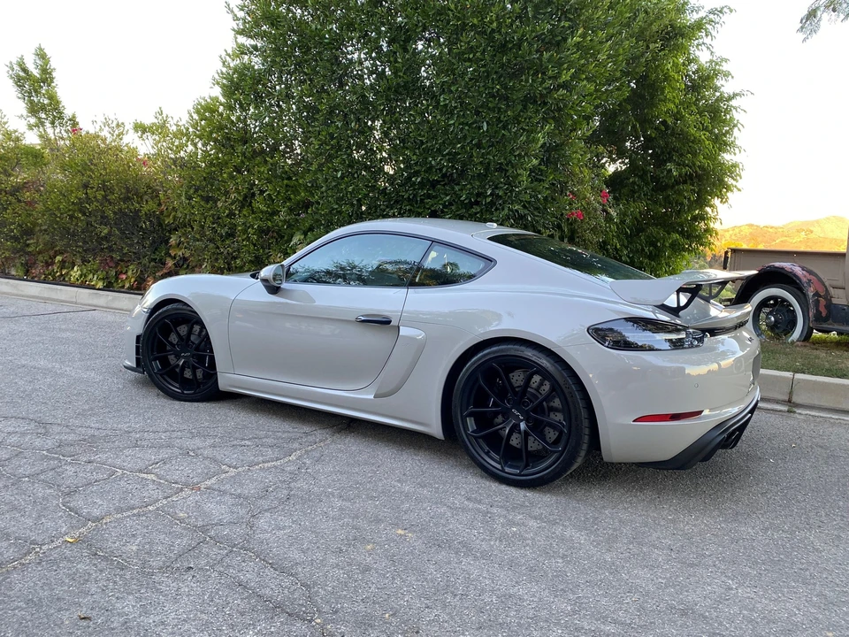 2021 Porsche 718 Cayman GT4 - Image 5 of 8