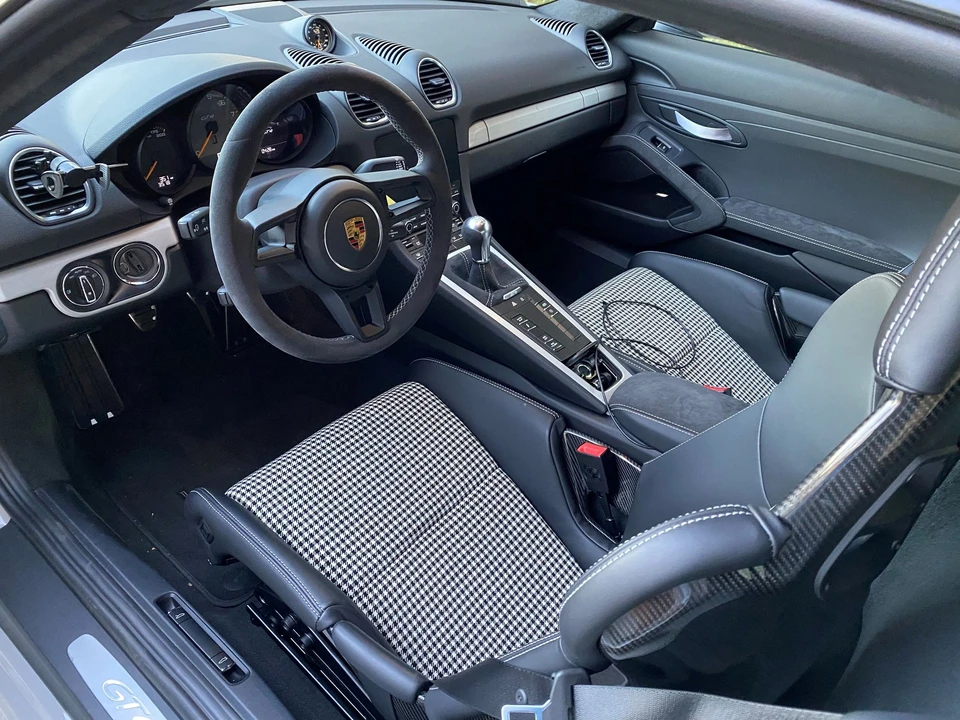 2021 Porsche 718 Cayman GT4 - Image 6 of 8