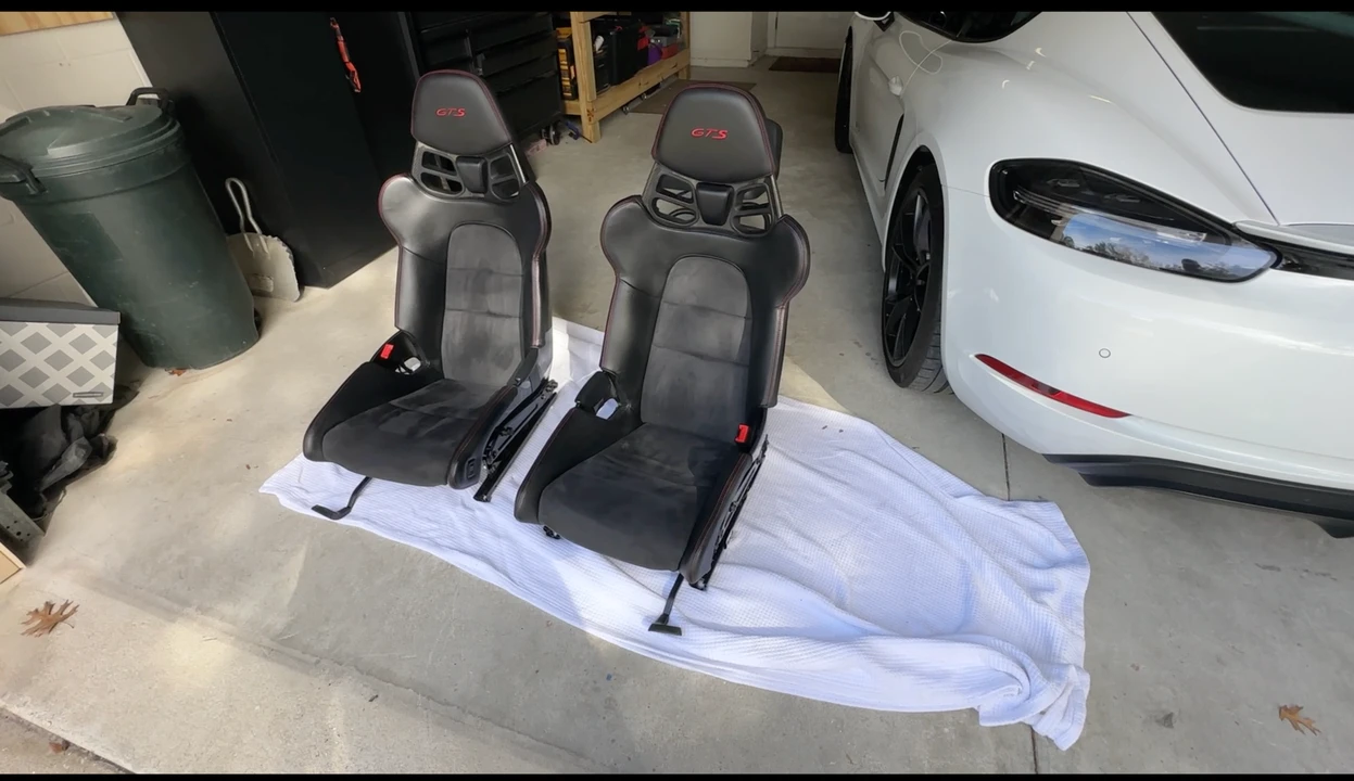 2019 Parts & Memorabilia Seats & Interior - Image 8 of 13