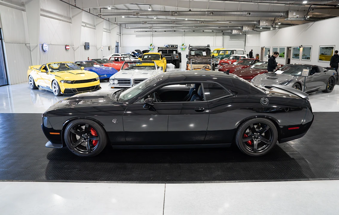 2017 Dodge Challenger SRT Hellcat 3rd Gen - Image 11 of 31