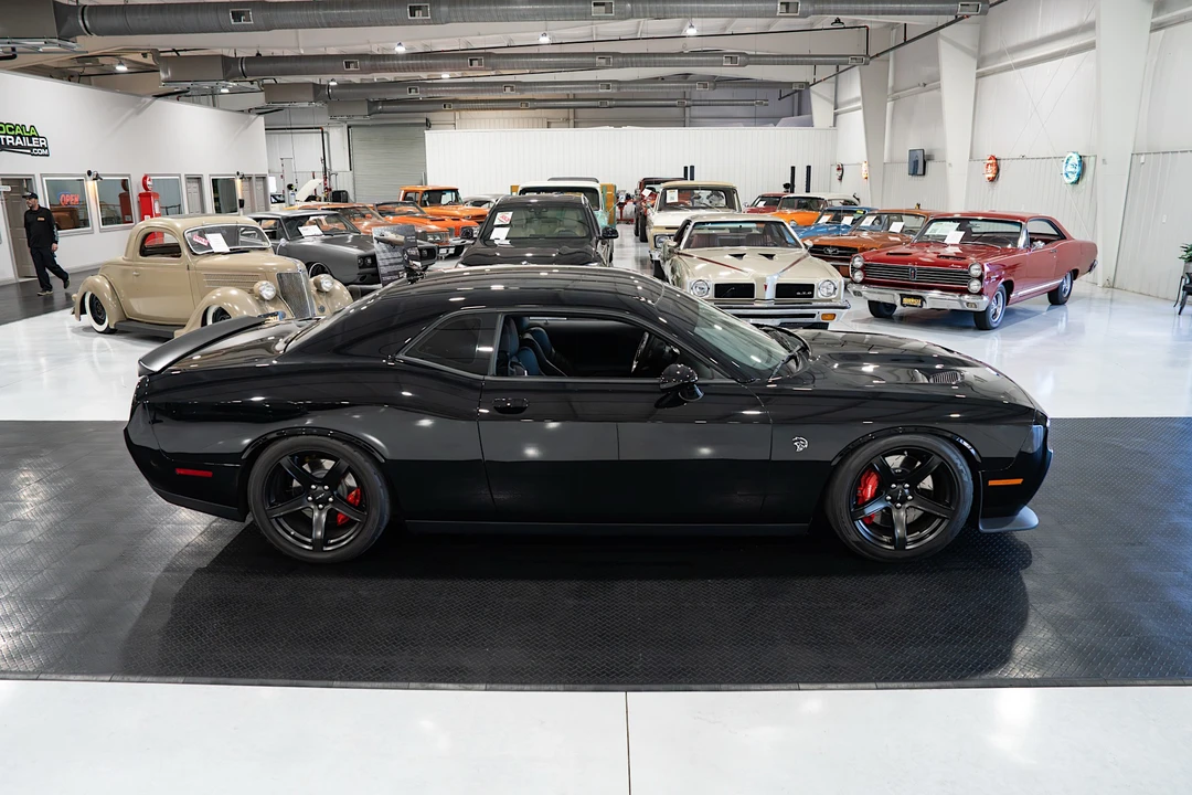 2017 Dodge Challenger SRT Hellcat 3rd Gen - Image 16 of 31