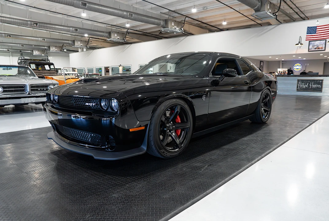 2017 Dodge Challenger SRT Hellcat 3rd Gen - Image 5 of 31