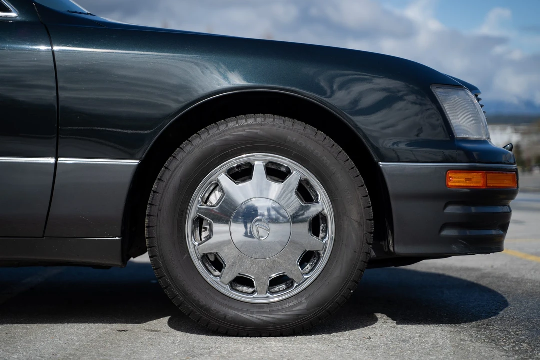 1997 Lexus LS 2nd Gen - Image 29 of 31