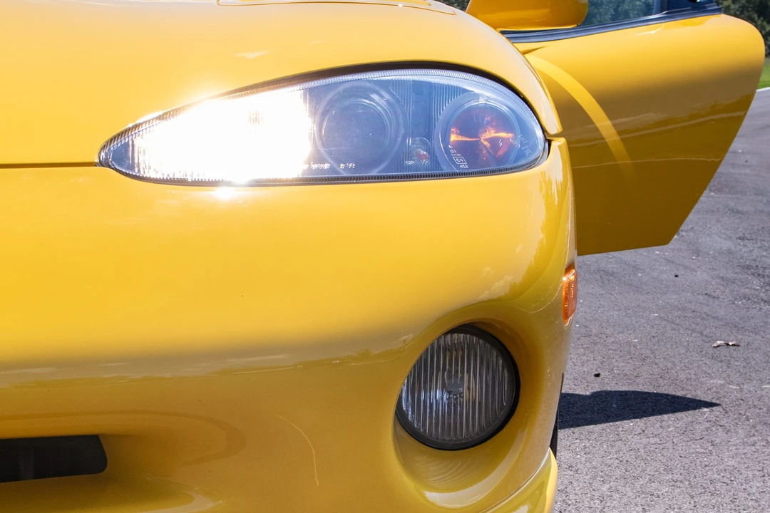 2001 Dodge Viper GTS 2nd Gen - Image 13 of 31