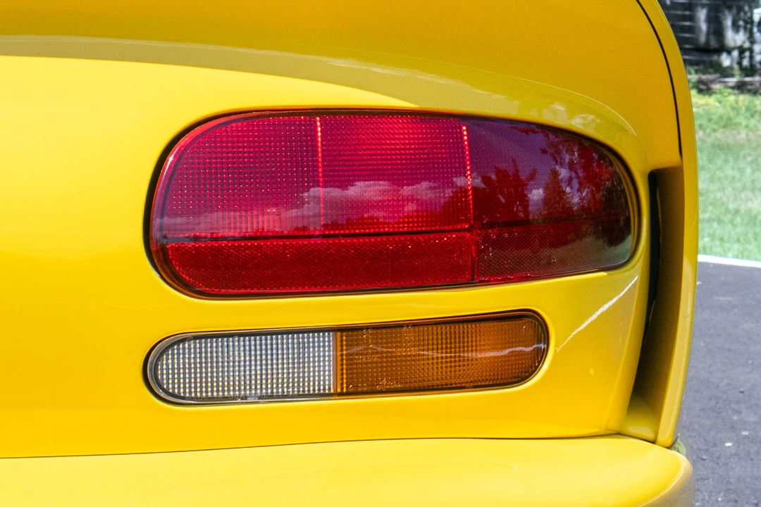 2001 Dodge Viper GTS 2nd Gen - Image 17 of 31