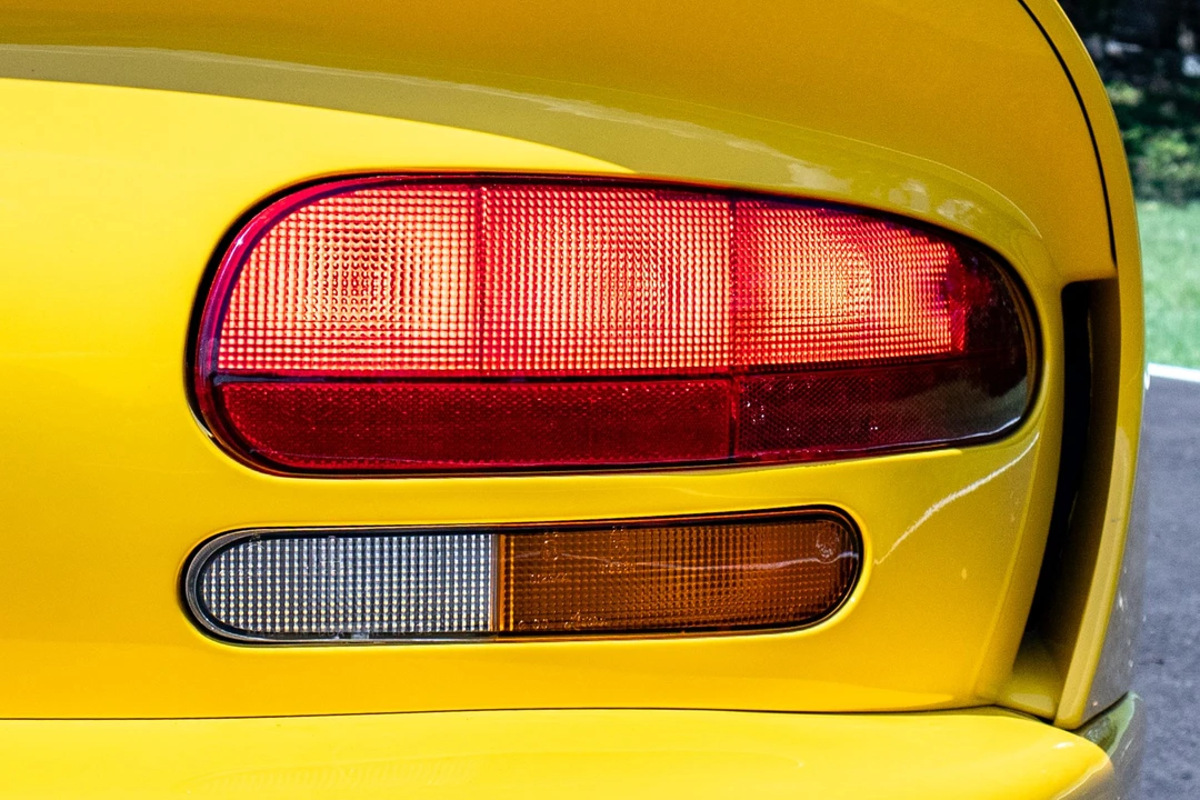 2001 Dodge Viper GTS 2nd Gen - Image 19 of 31