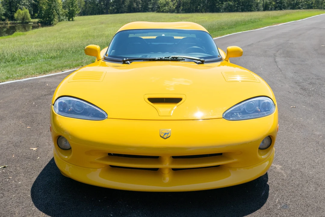 2001 Dodge Viper GTS 2nd Gen - Image 2 of 31
