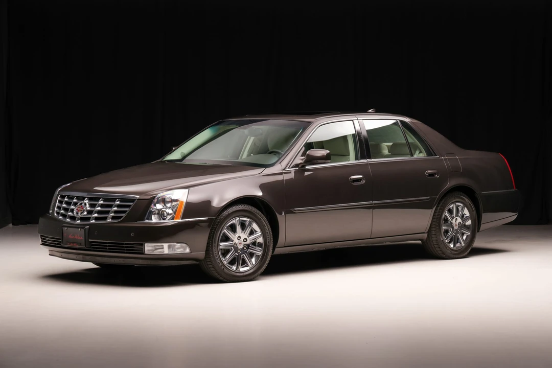 2009 Cadillac DTS - Image 2 of 31