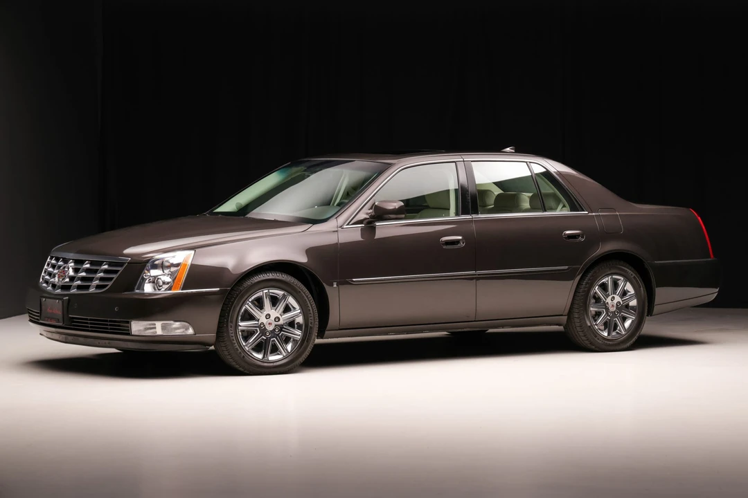 2009 Cadillac DTS - Image 3 of 31