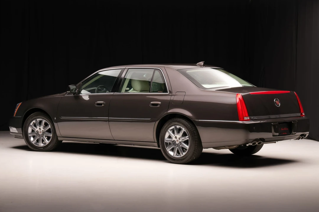 2009 Cadillac DTS - Image 5 of 31
