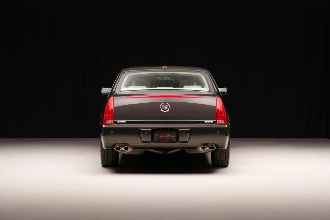 2009 Cadillac DTS - Image 7 of 31