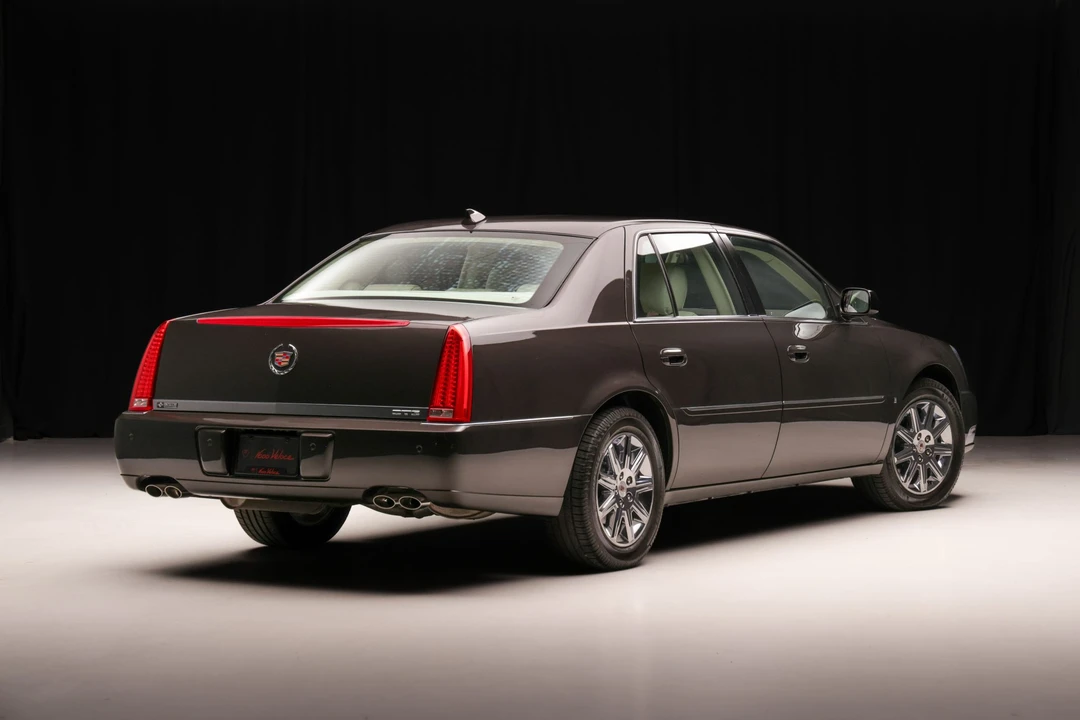 2009 Cadillac DTS - Image 8 of 31