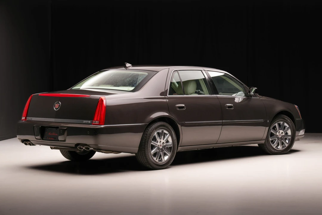 2009 Cadillac DTS - Image 9 of 31