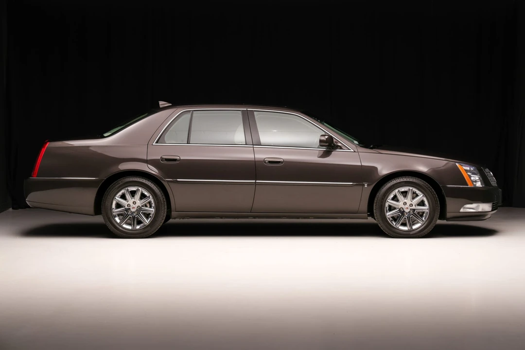 2009 Cadillac DTS - Image 10 of 31