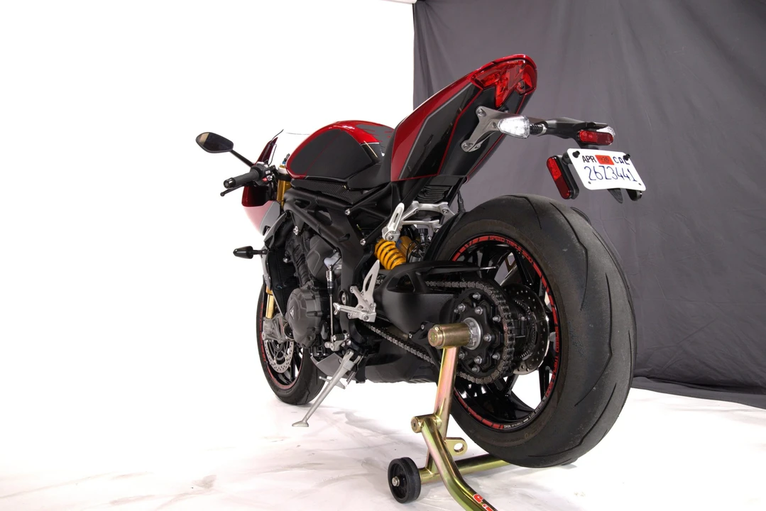 2024 Triumph Speed Triple - Image 15 of 31