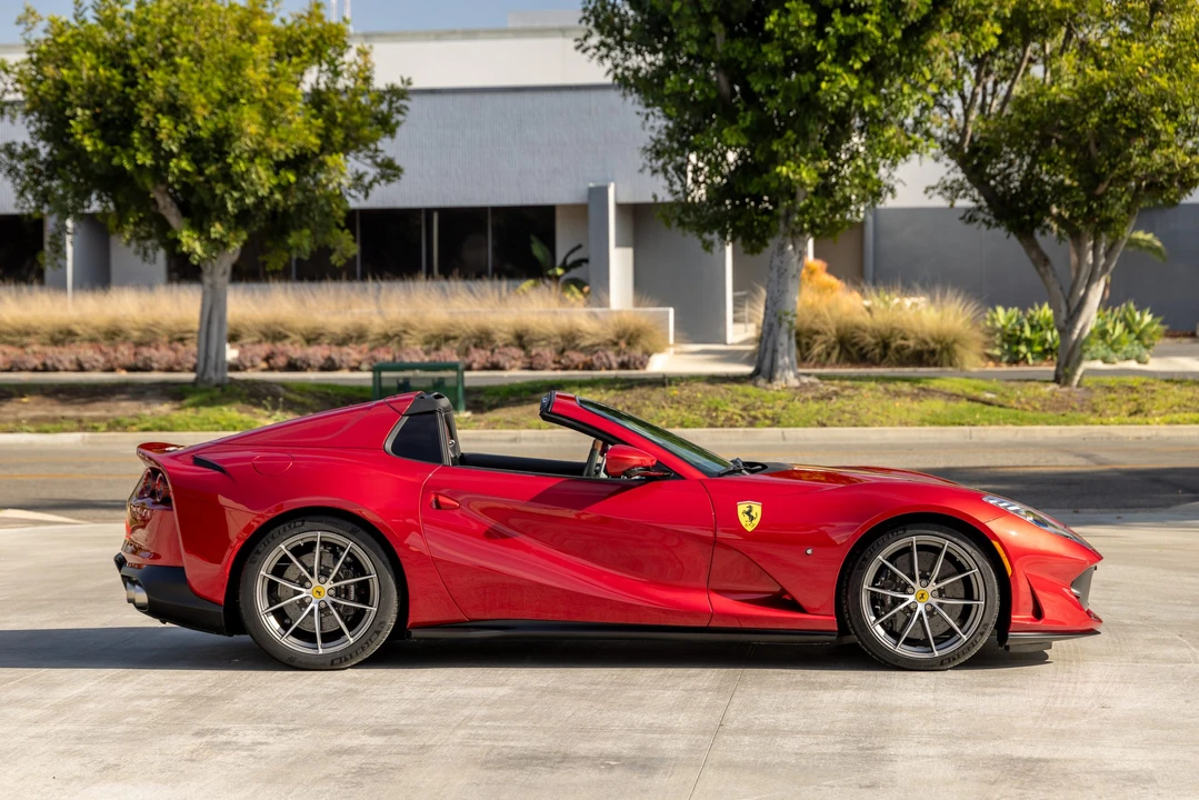 2022 Ferrari 812 GTS - Image 15 of 31