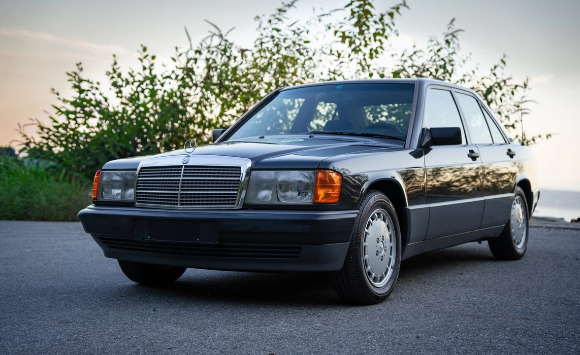 1991 Mercedes-Benz 190E - Image 2 of 31