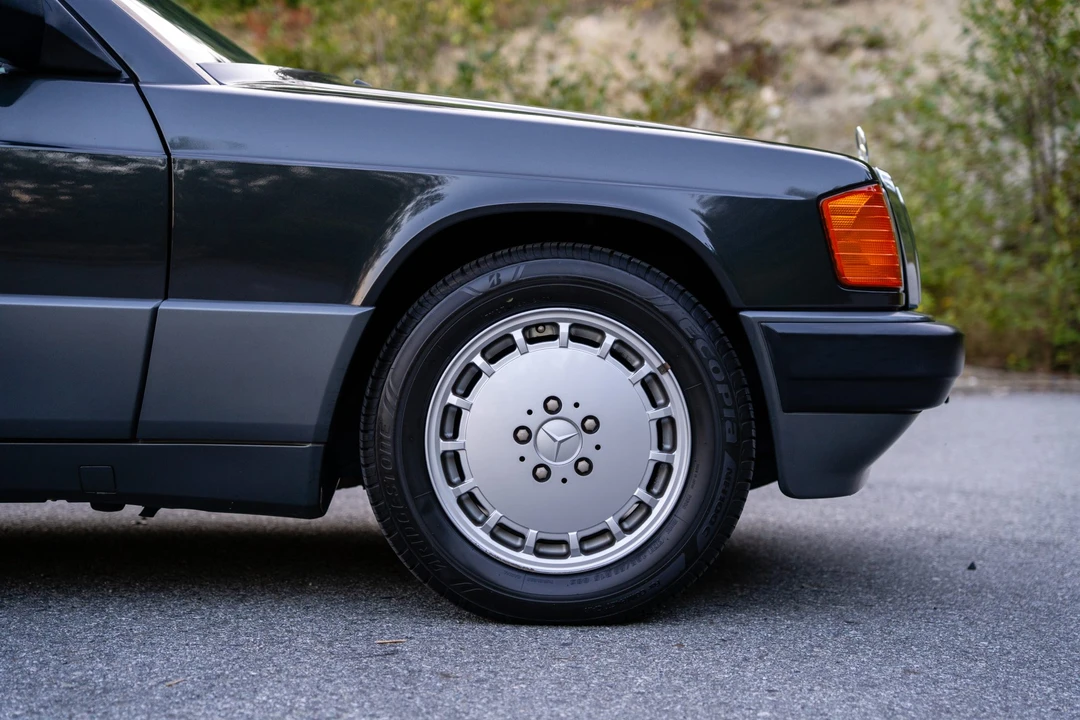 1991 Mercedes-Benz 190E - Image 24 of 31