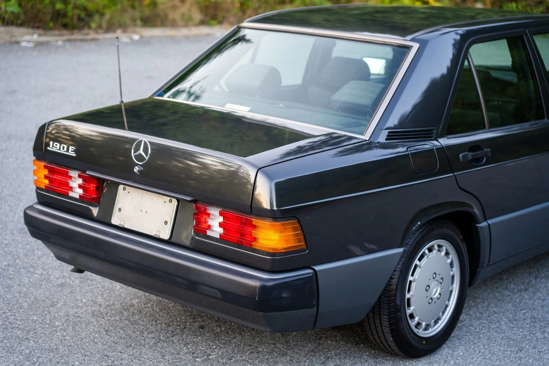1991 Mercedes-Benz 190E - Image 12 of 31
