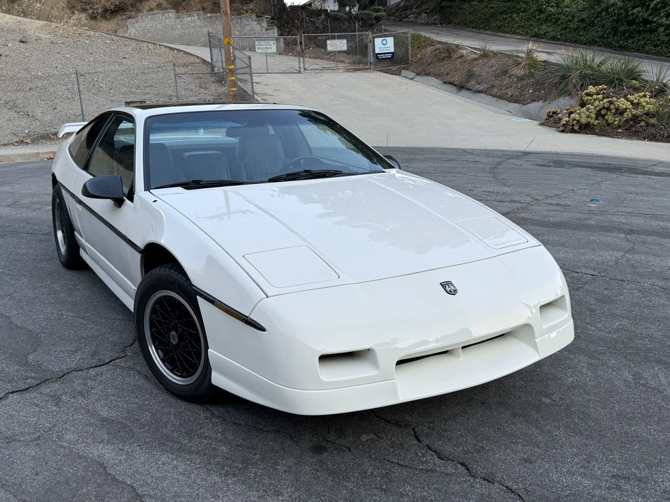 1988 Pontiac Fiero GT - Image 3 of 31