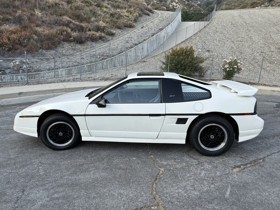 1988 Pontiac Fiero GT - Image 15 of 31