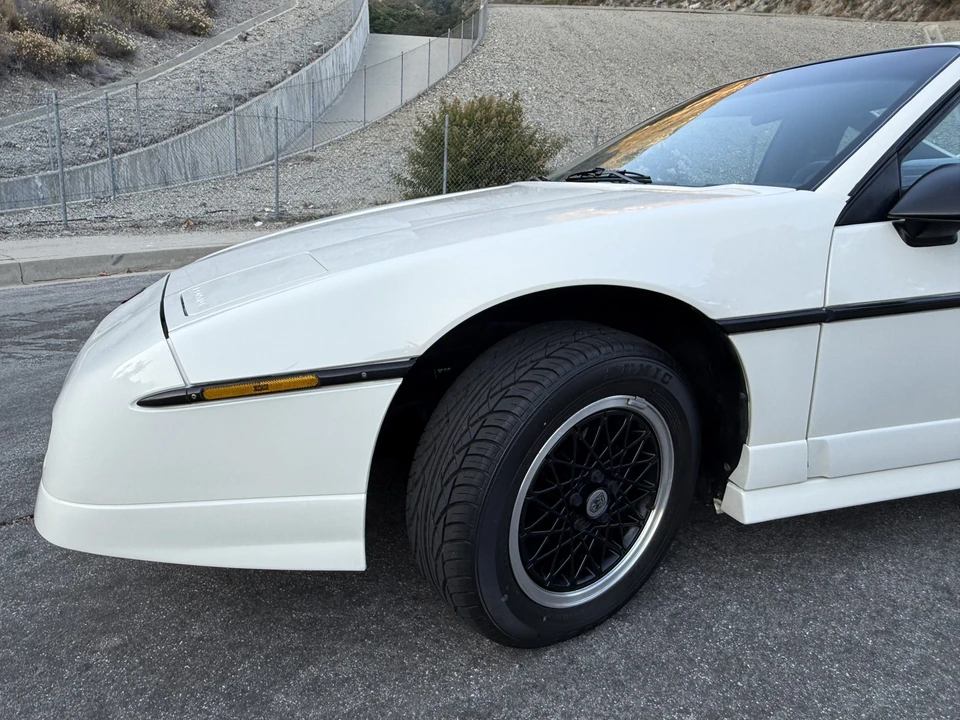 1988 Pontiac Fiero GT - Image 16 of 31
