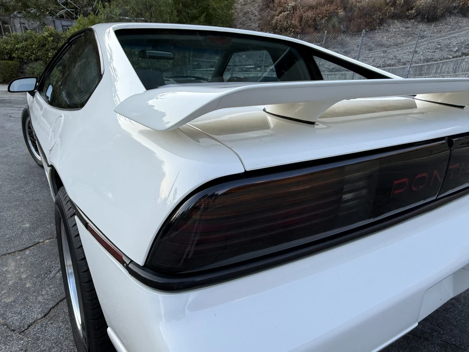 1988 Pontiac Fiero GT - Image 20 of 31