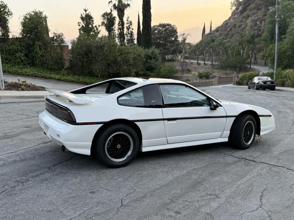 1988 Pontiac Fiero GT - Image 8 of 31