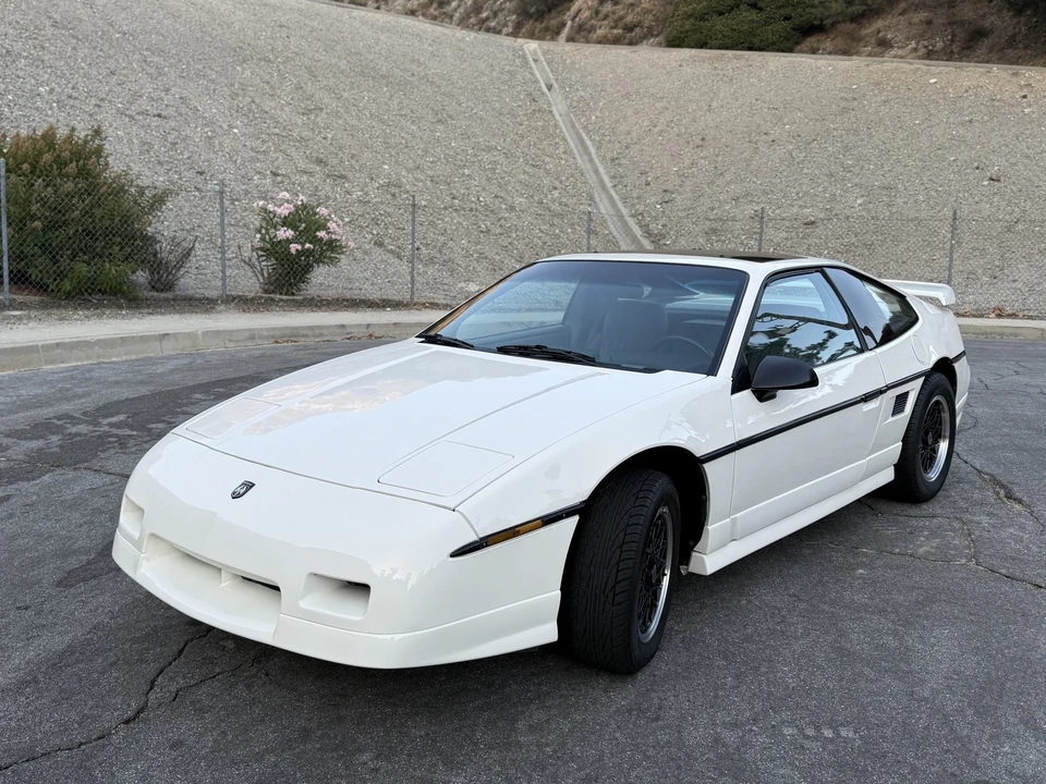 1988 Pontiac Fiero GT - Image 2 of 31