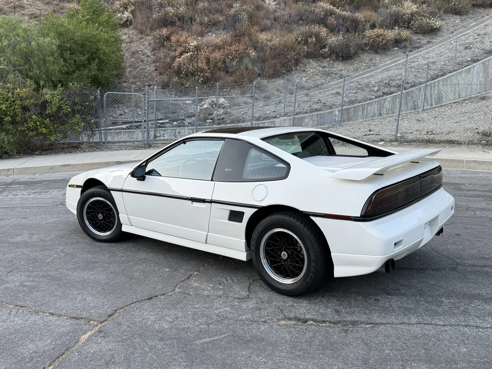 1988 Pontiac Fiero GT - Image 14 of 31