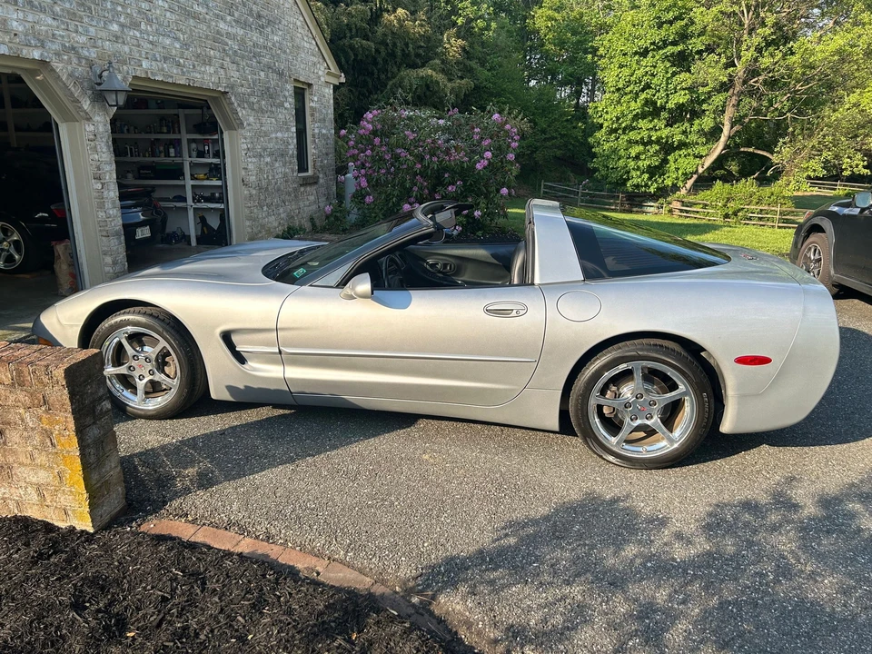 2001 Chevrolet Corvette C5 - Image 2 of 13
