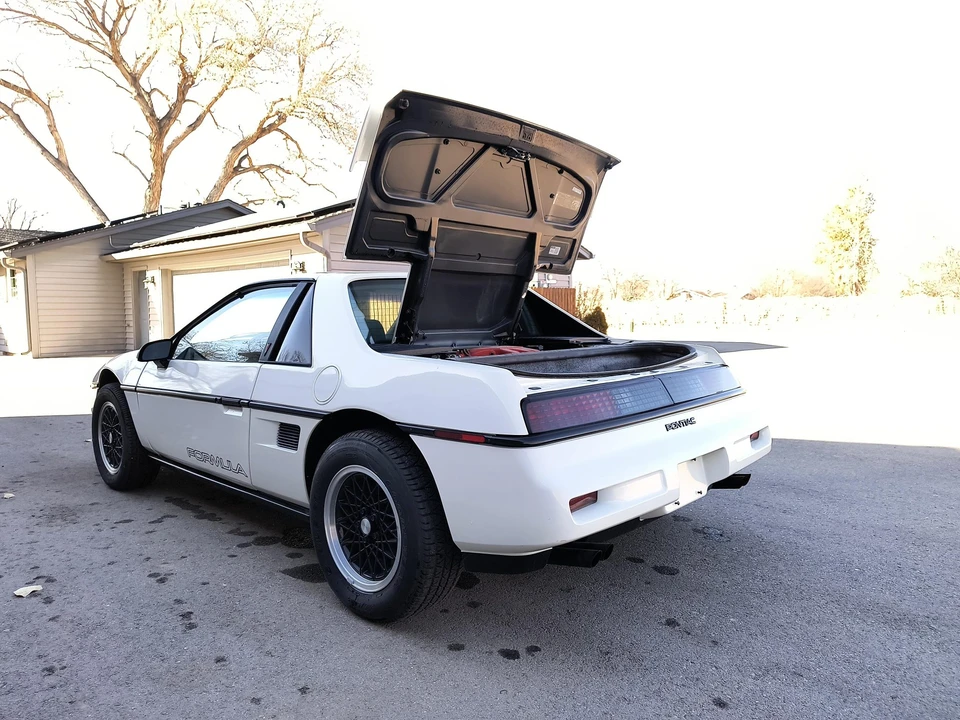 1988 Pontiac Fiero Formula - Image 18 of 31